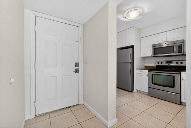 1120 Lake Shore Dr 103, Lake Park, FL 33403