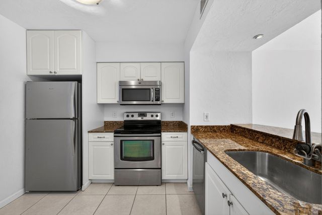 1120 Lake Shore Dr 103, Lake Park, FL 33403