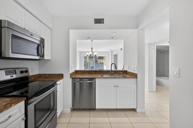 1120 Lake Shore Dr 103, Lake Park, FL 33403