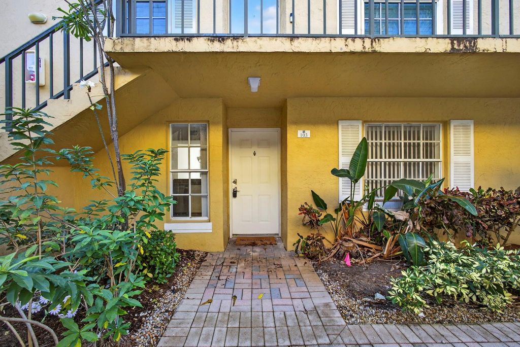 1120 Lake Shore Dr 103, Lake Park, FL 33403