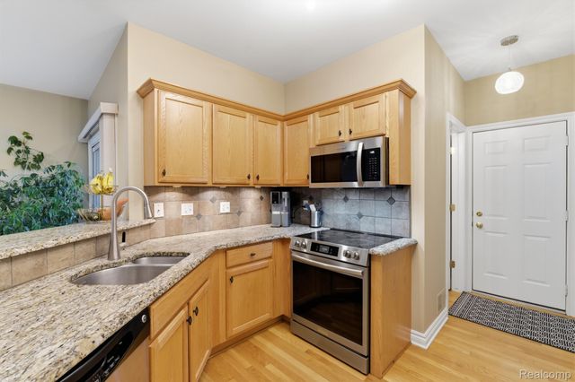 45645 Graystone Lane, Canton Charter Township, MI 48187