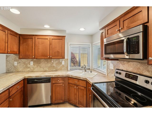 14205 Sw FANNO CREEK Ct, Portland, OR 97224