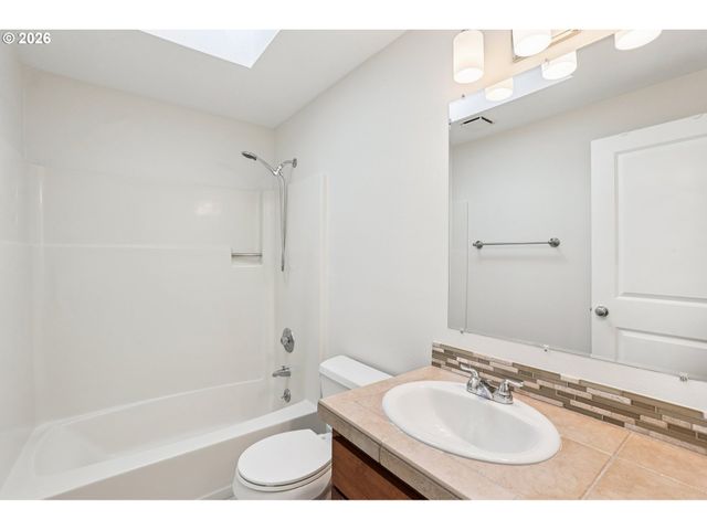 14205 Sw FANNO CREEK Ct, Portland, OR 97224