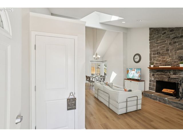 14205 Sw FANNO CREEK Ct, Portland, OR 97224