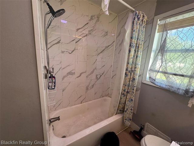2214 Santa Barbara Drive, Flint, MI 48504