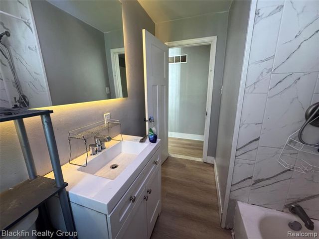 2214 Santa Barbara Drive, Flint, MI 48504
