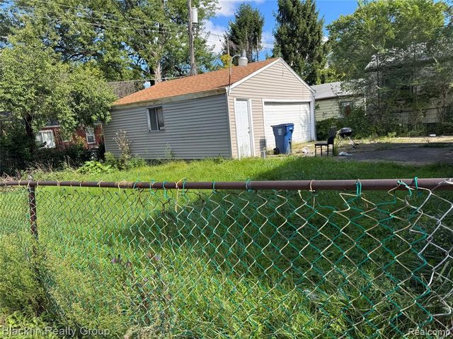 2214 Santa Barbara Drive, Flint, MI 48504