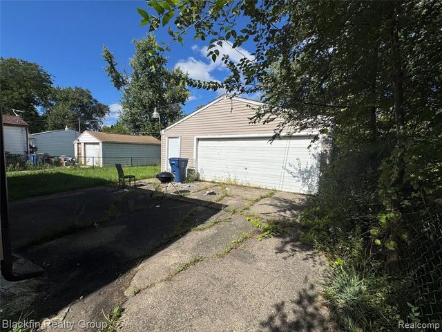 2214 Santa Barbara Drive, Flint, MI 48504