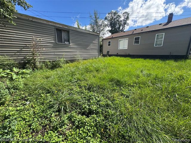 2214 Santa Barbara Drive, Flint, MI 48504