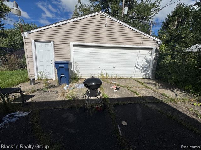 2214 Santa Barbara Drive, Flint, MI 48504