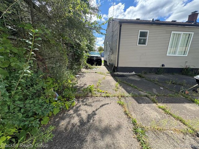 2214 Santa Barbara Drive, Flint, MI 48504