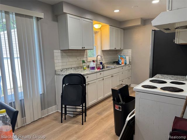 2214 Santa Barbara Drive, Flint, MI 48504