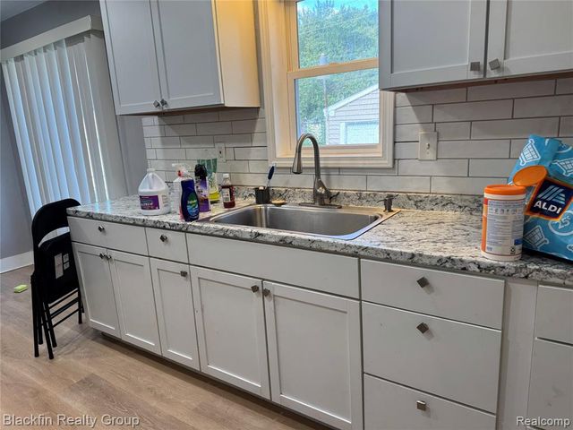 2214 Santa Barbara Drive, Flint, MI 48504