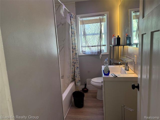 2214 Santa Barbara Drive, Flint, MI 48504