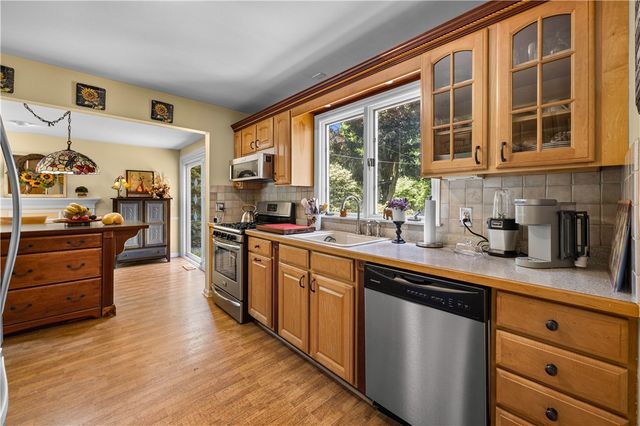 76 French Road, Pittsford, NY 14618