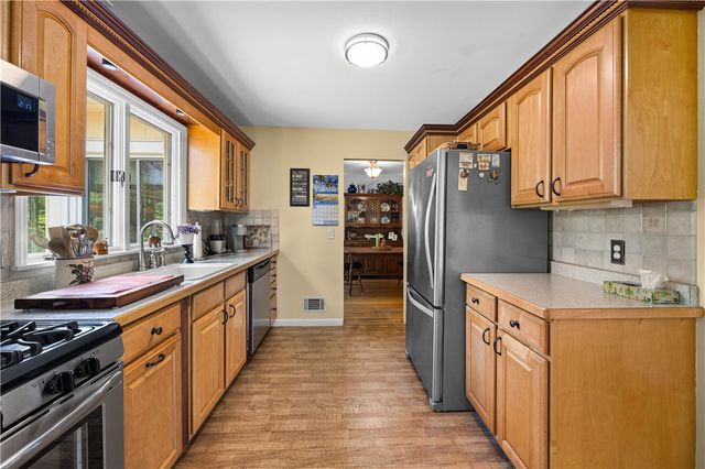 76 French Road, Pittsford, NY 14618
