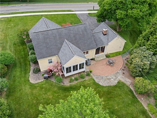 76 French Road, Pittsford, NY 14618