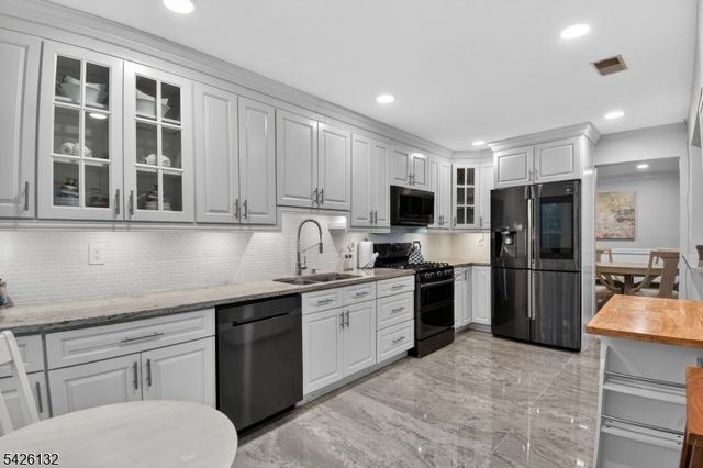 75 Washington Ct, Montville Twp., NJ 07082