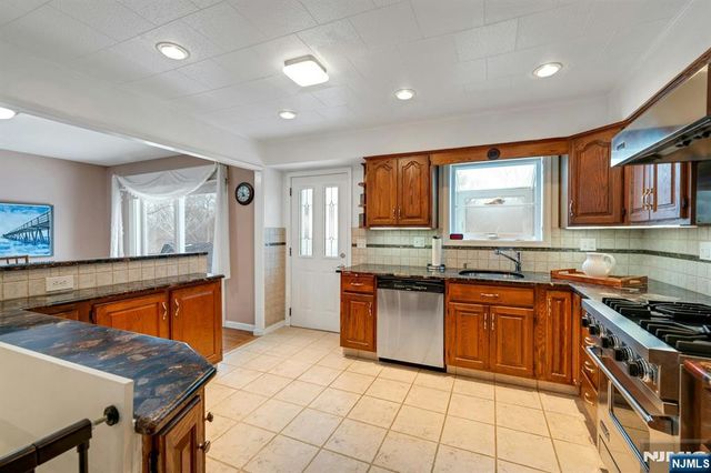 48 Deerfield Road, Wayne, NJ 07470