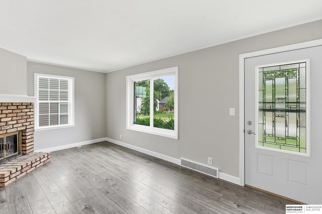6177 Hickory Street, Omaha, NE 68106