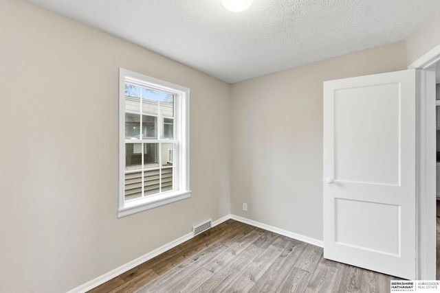 6177 Hickory Street, Omaha, NE 68106