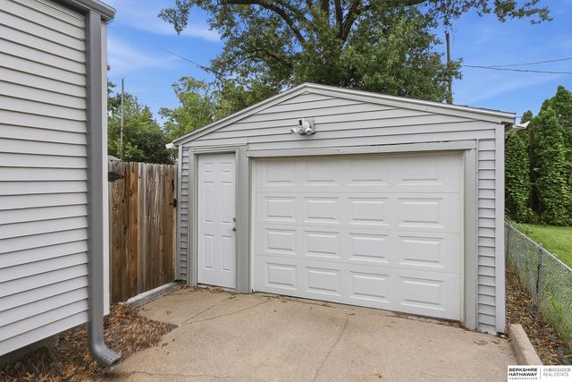 6177 Hickory Street, Omaha, NE 68106