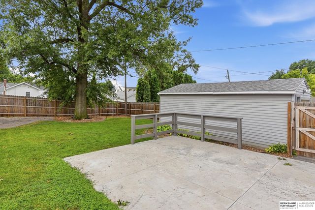 6177 Hickory Street, Omaha, NE 68106