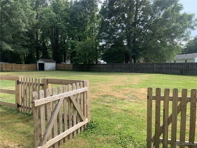 8239 Lansdowne Rd, Mechanicsville, VA 23116