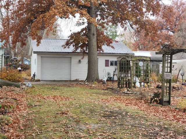 893 Short Avenue, Marengo, IA 52301