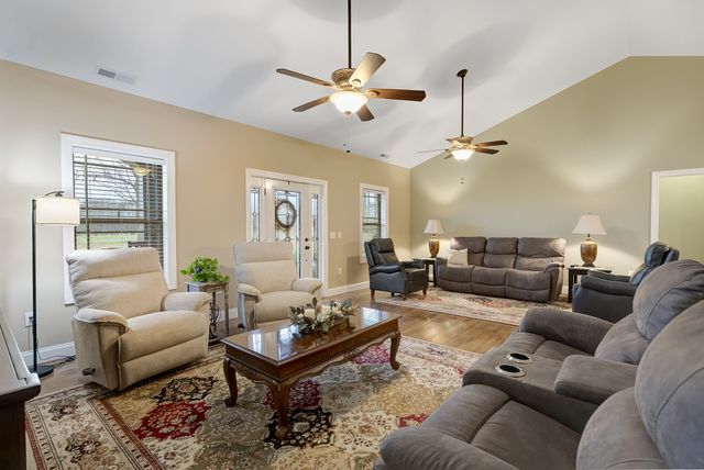 1065 Parkhurst Rd, Mcminnville, TN 37110