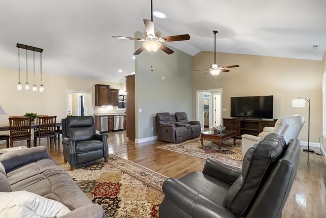 1065 Parkhurst Rd, Mcminnville, TN 37110