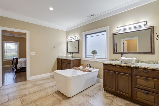 1065 Parkhurst Rd, Mcminnville, TN 37110