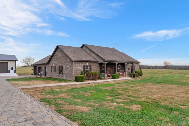 1065 Parkhurst Rd, Mcminnville, TN 37110