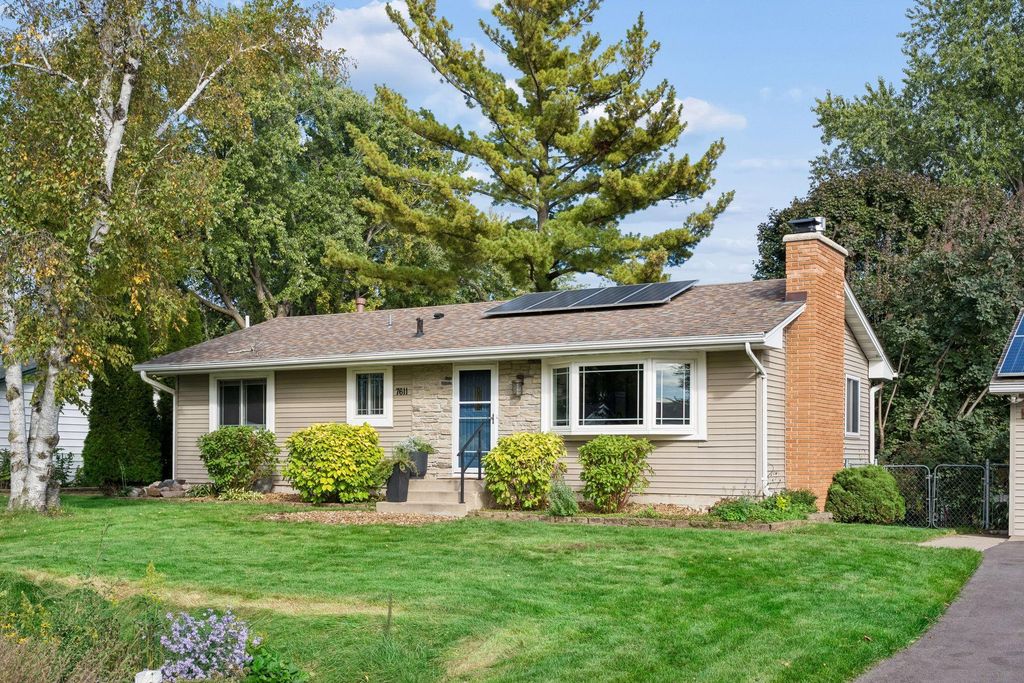7611 Kiowa Avenue, Chanhassen, MN 55317 — exterior