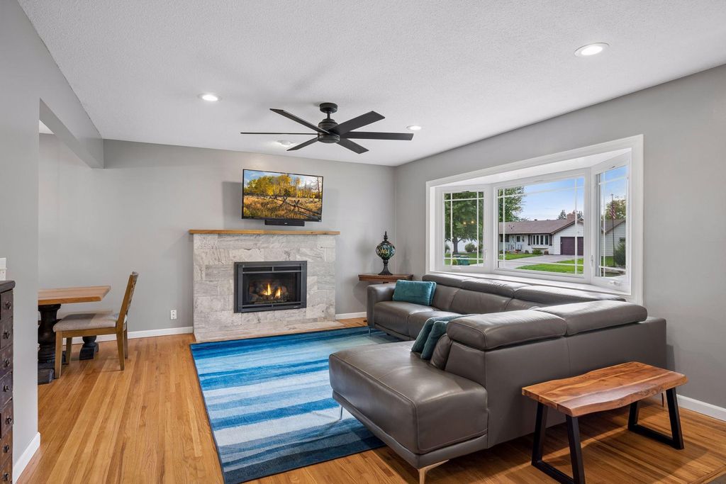7611 Kiowa Avenue, Chanhassen, MN 55317 — photo 2