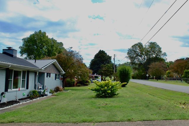 105 Edgewater Dr, Winchester, TN 37398