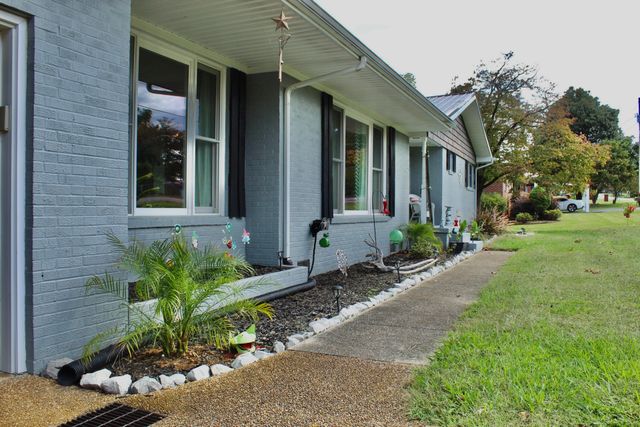 105 Edgewater Dr, Winchester, TN 37398