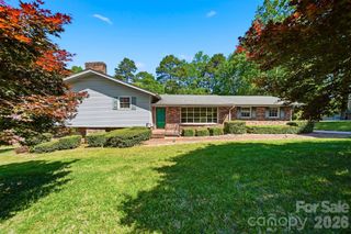 140 28th Avenue Drive NW, Hickory, NC 28601