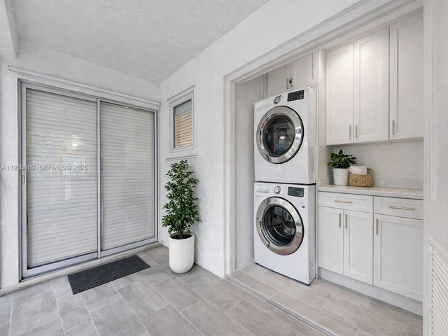 11075 SW 221st Ter, Miami, FL 33170