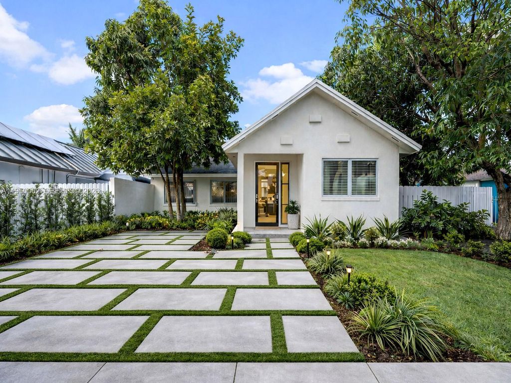 11075 SW 221st Ter, Miami, FL 33170