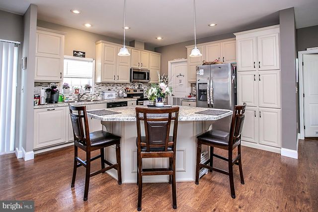 64 MIDDLEMARCH RD, Douglassville, PA 19518