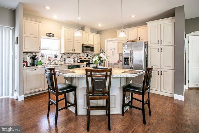 64 MIDDLEMARCH RD, Douglassville, PA 19518