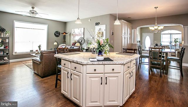 64 MIDDLEMARCH RD, Douglassville, PA 19518