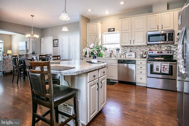 64 MIDDLEMARCH RD, Douglassville, PA 19518