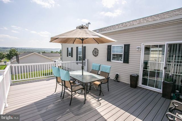 64 MIDDLEMARCH RD, Douglassville, PA 19518