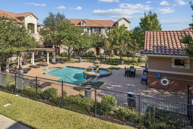 643 Senda, Irving, TX 75039