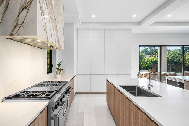 258 33rd Court, West Palm Beach, FL 33407