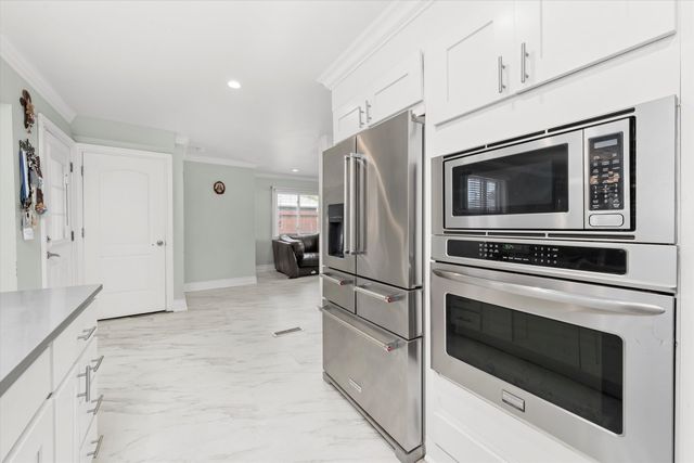 6315 W 83rd Place, Burbank, IL 60459