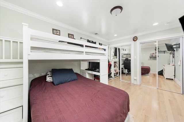 6315 W 83rd Place, Burbank, IL 60459