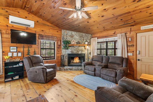 159 Pack Creek Road, Blue Ridge, GA 30513